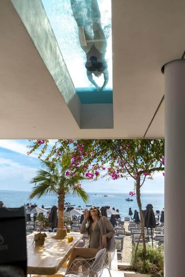 ΥΠΟΒΡΥΧΙΑ ΠΑΡΑΘΥΡΑ